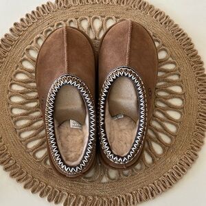 New never worn women’s Tazman slippers.